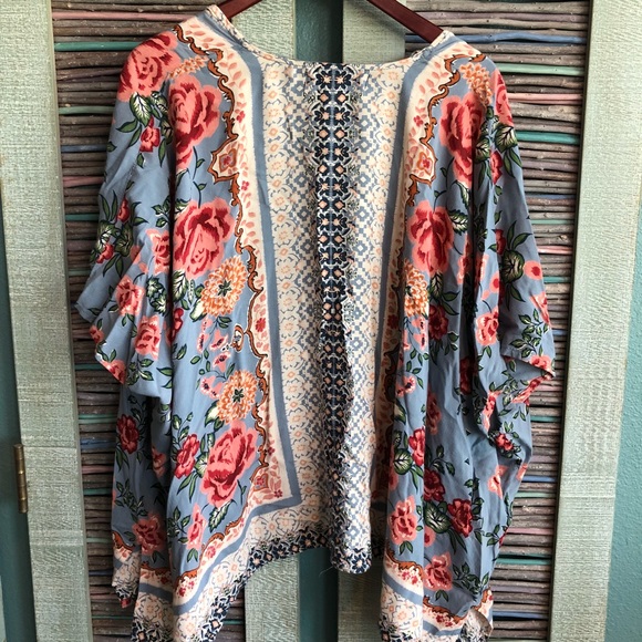 Blue and pink floral kimono - Picture 6 of 8